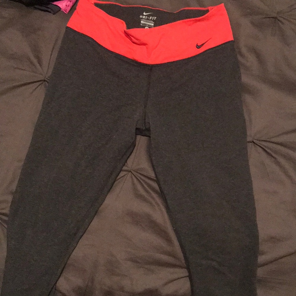 grey cropped nike leggings